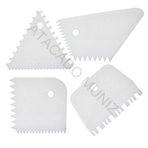 JOGO DE RASPADORES PARA BOLO YAZI CAROL FIORENTINO 4 UNIDADES